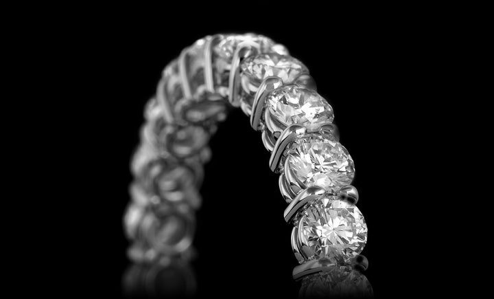 Gravity No.1 ring white gold detail 1920x1160