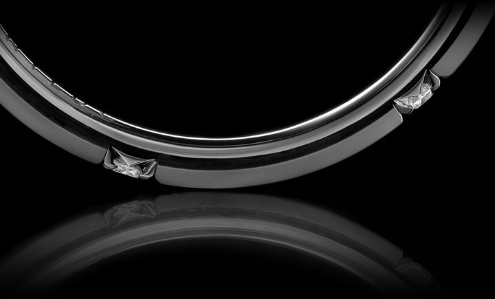 Halo No.4 earring white gold side detail 1920x1160