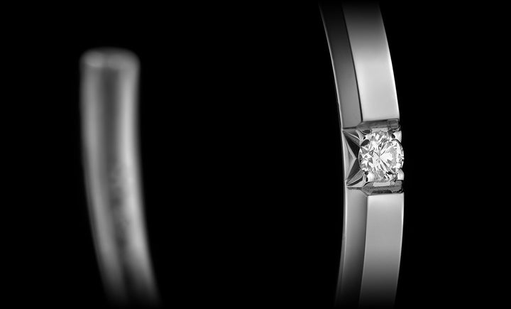 Halo No.4 earring white gold stone detail 1920x1160