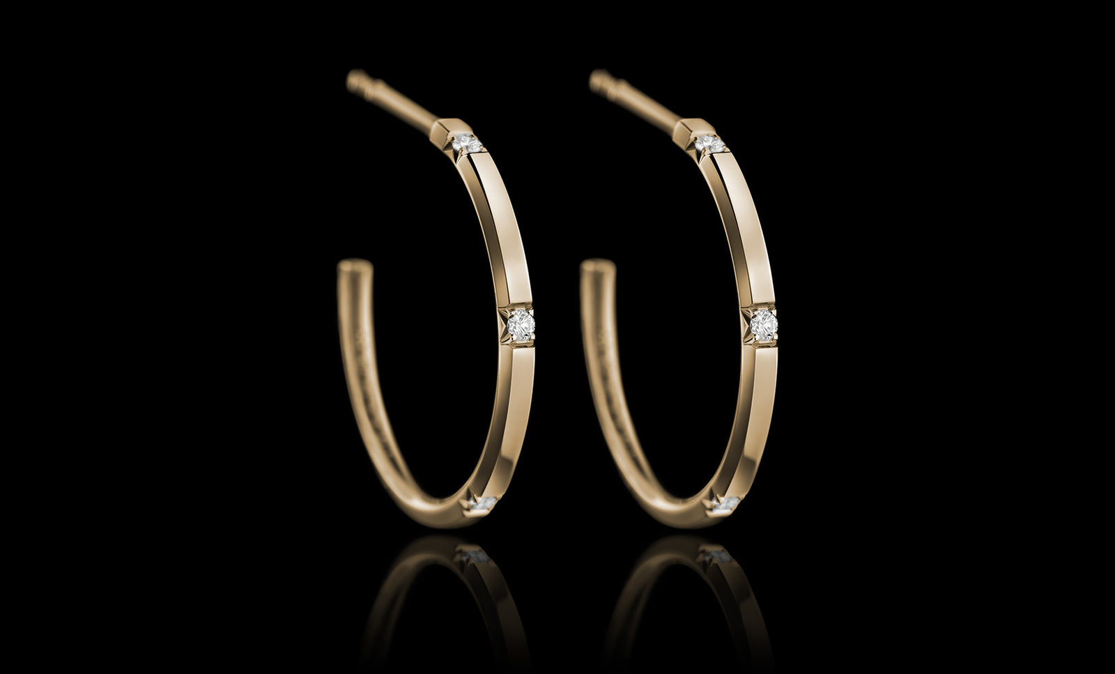Halo No.4 earring yellow gold rotated 1920x1160