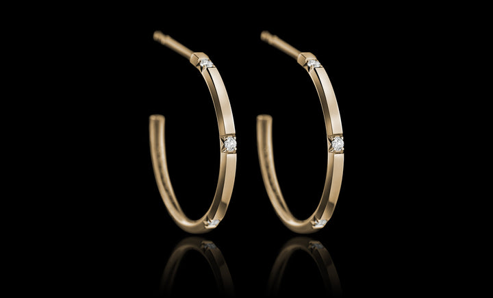 Halo No.4 earring yellow gold rotated 1920x1160