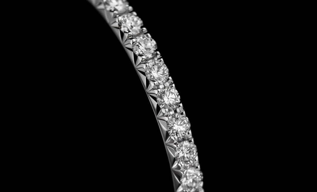 Halo No.5 ring white gold detail 1920x1160