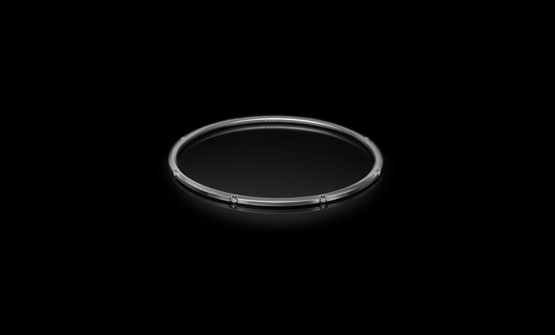 Halo No.7 bangle white gold rotated 1920x1160