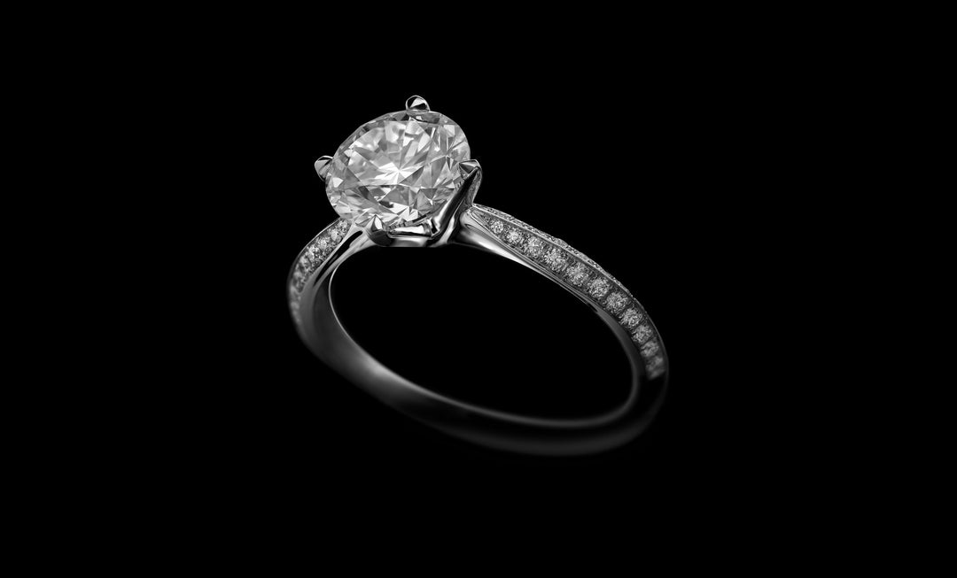Stellar No.2 ring white gold top 1920x1160
